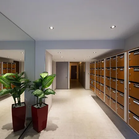 Montcalm Apartment *